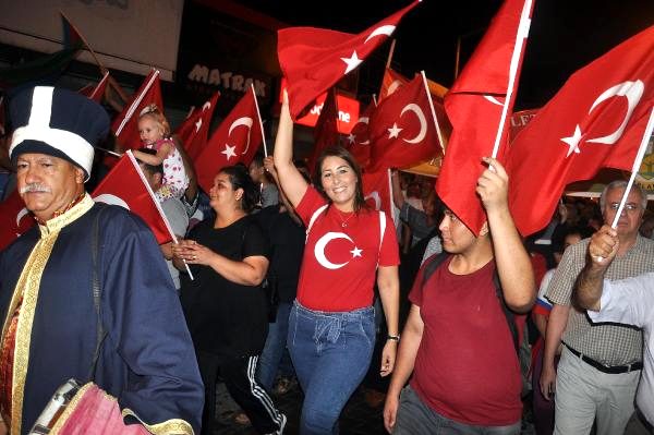 Osmaniye'de 15 Temmuz Demokrasi ve Milli Birlik yürüyüşü